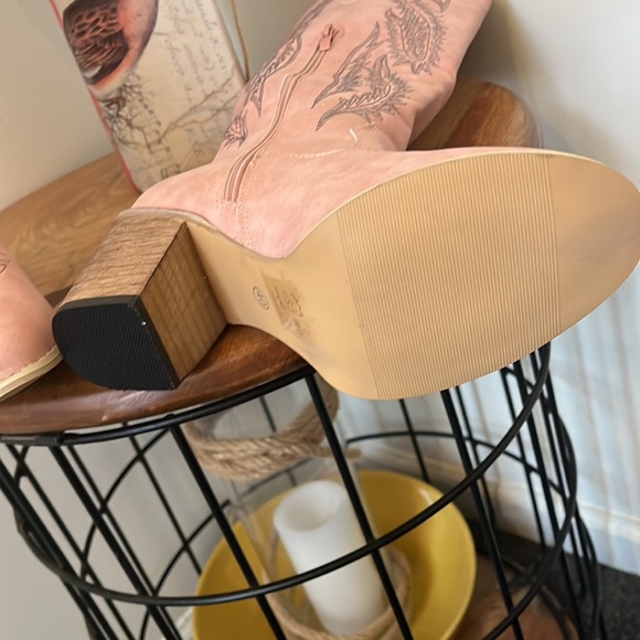 Women size 9 cowboy boots 2.5 inches heel height - Picture 4 of 4